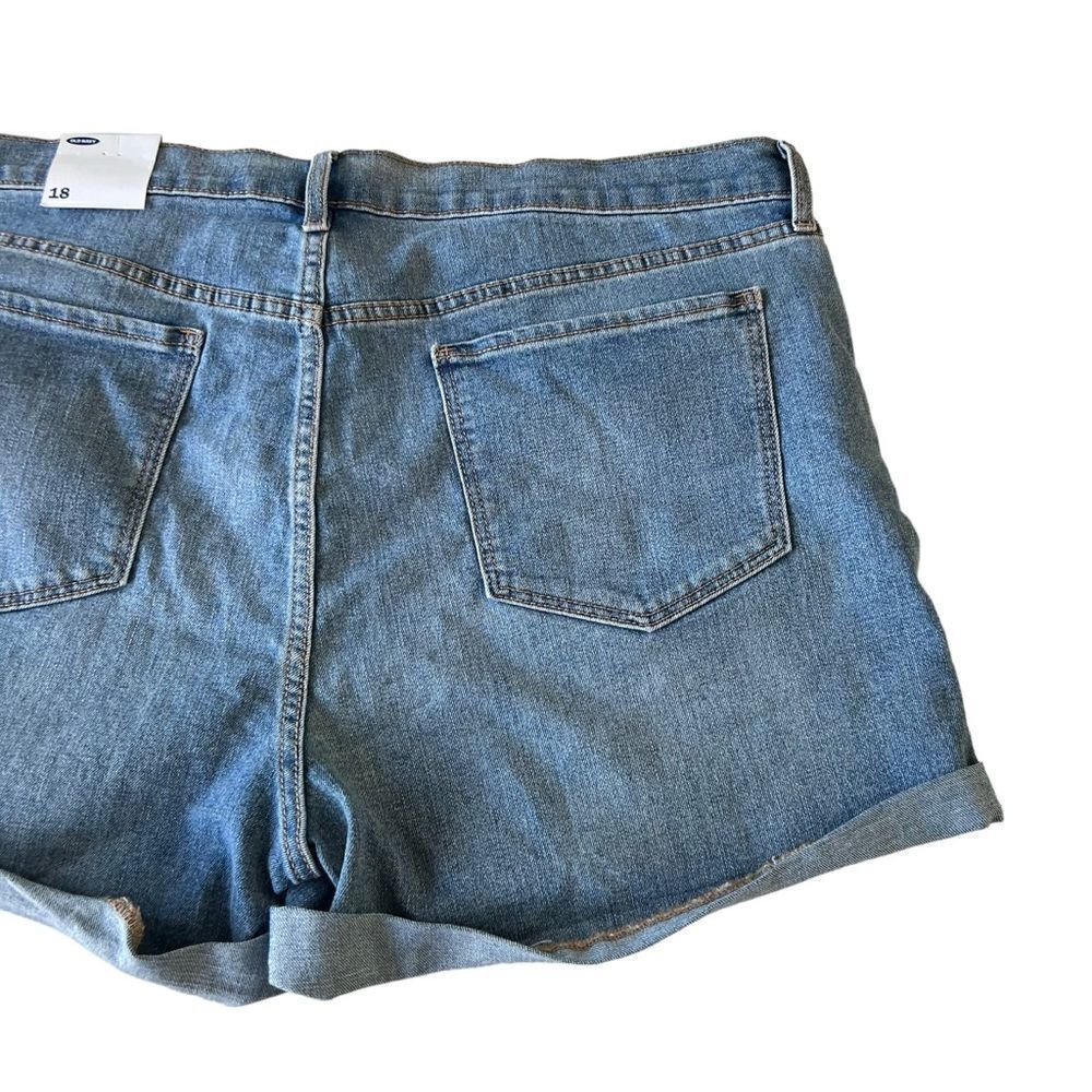Old Navy Cuffed Denim Shorts - Picture 6 of 7